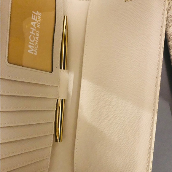 Sneaker and wallet new, MK size 6m - Picture 10 of 16